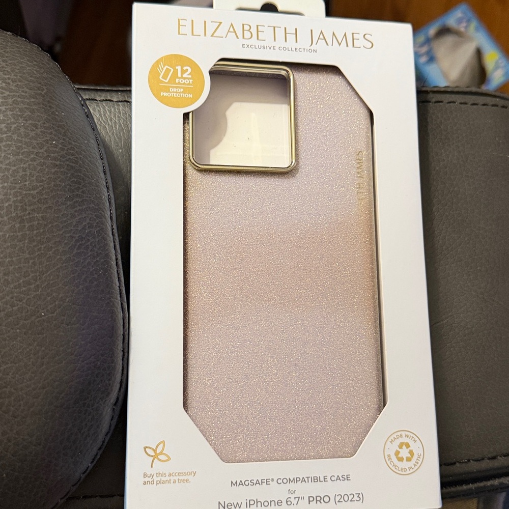 Elizabeth and James Sparkling Gold iPhone 6.7" Pro Case